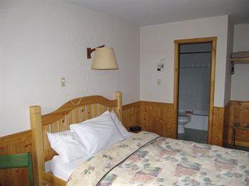 Bear Hill Lodge *